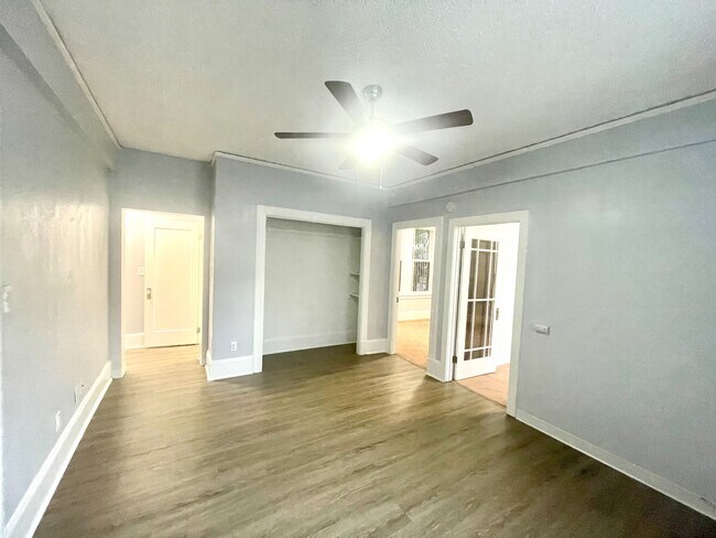 101 SC LIV PIC 2 - Scandia Mignon Apartment Homes