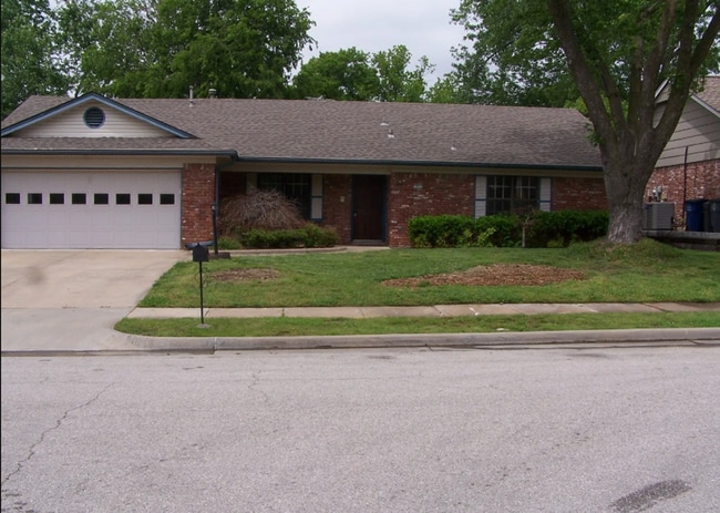 Building Photo - 3 Bed | 2 Bath in Central Tulsa! Rental