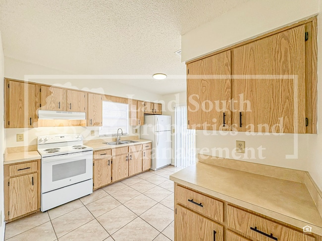 Photo - 5816 Charlton Dr