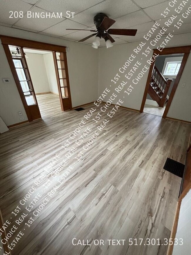 Photo - 208 Bingham St