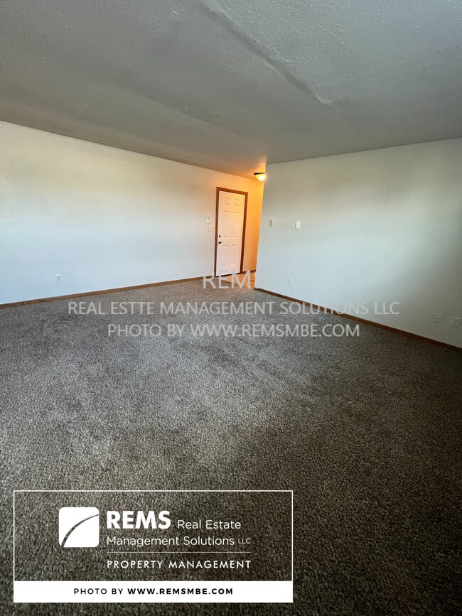 Photo - Golden Eagle Apartments