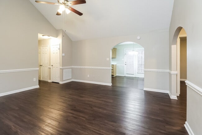 Photo - 544 Basswood Way