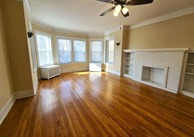 Building Photo - 4021 N Mozart St Unit 3N Rental