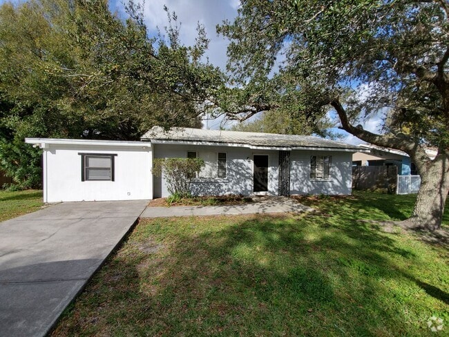 Building Photo - 3 bed / 2 bath Annual Rental Home in Brade...