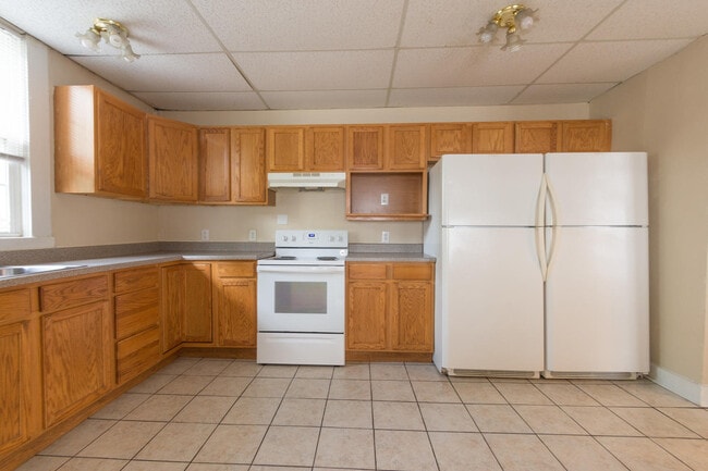 Photo - 628 University