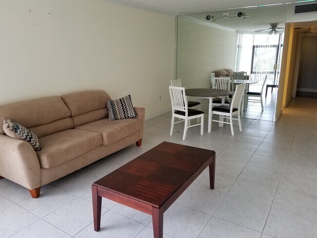 Photo - 3375 N Country Club Dr Unidad 203