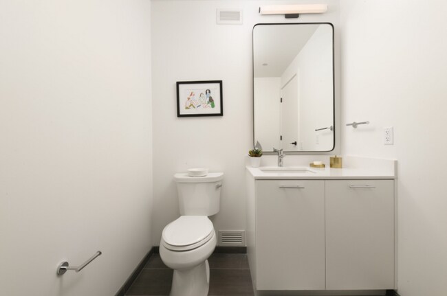 Photo - 855 W Madison St