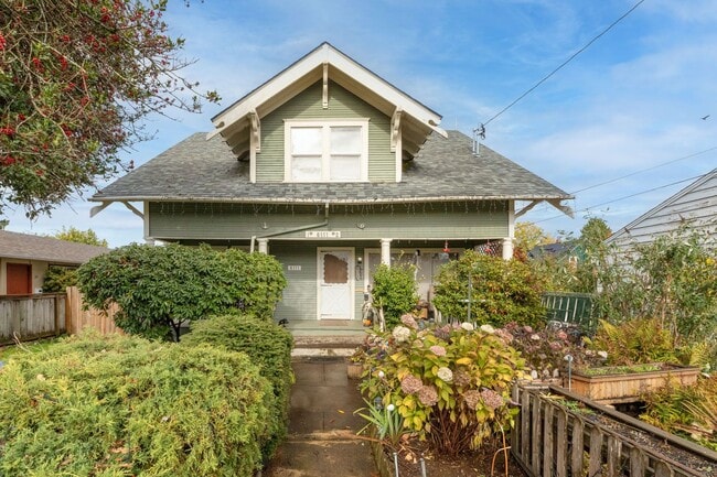 Building Photo - Bright 2 bed, 1 bath in fantastic SE locat... Rental