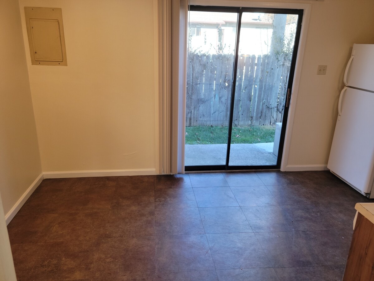 Photo - 8 Country Elm Mnr