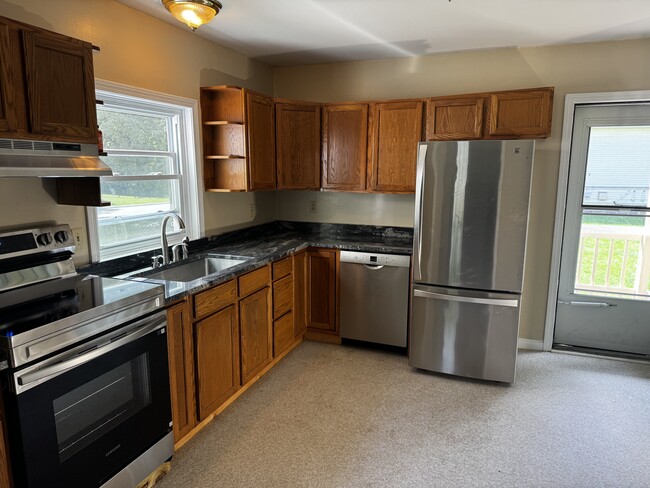 15 Railroad St Unit 2