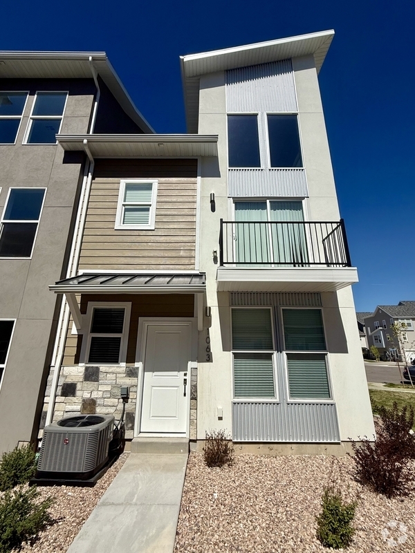 Building Photo - 1063 S 2760 E Rental