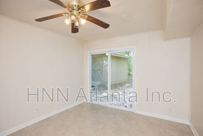 Photo - 2555 Lloyd Rd