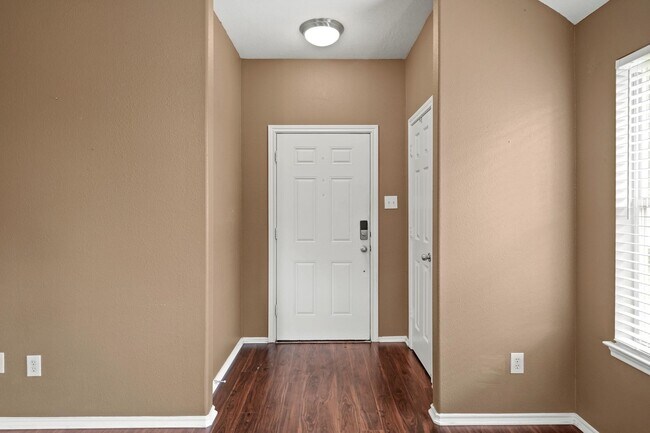 Photo - 2813 Waterside Trail