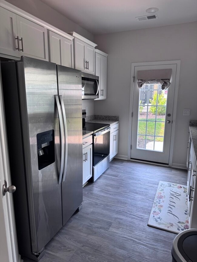 Photo - 285 Moyer Dr