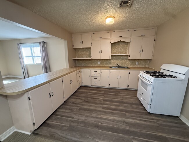Photo - 1424 Chickasaw Blvd