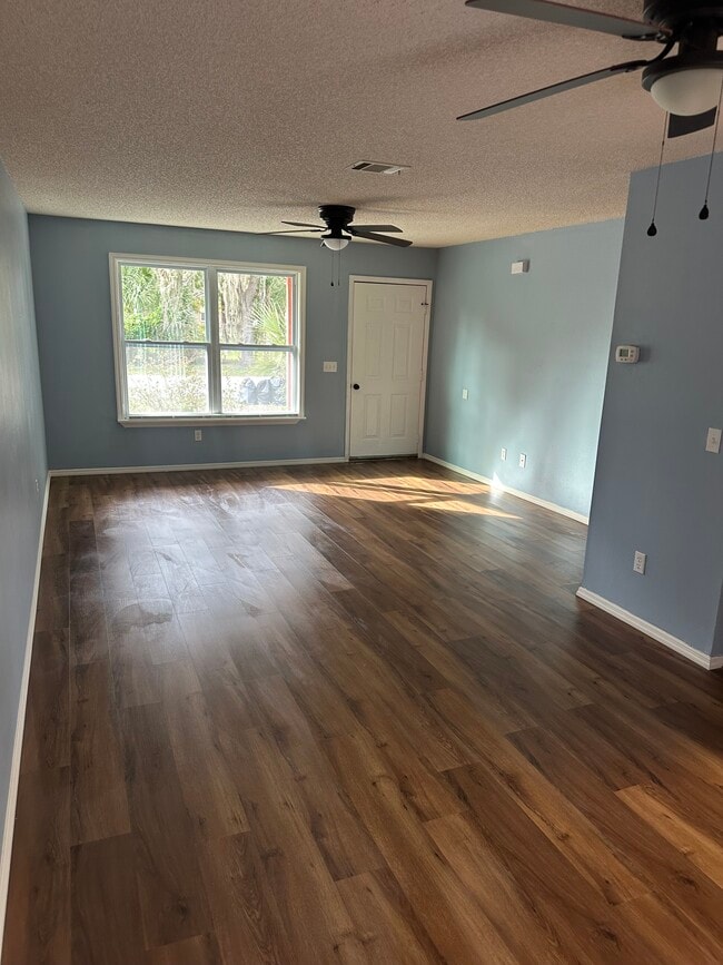 Photo - 345 Chinaberry Ave