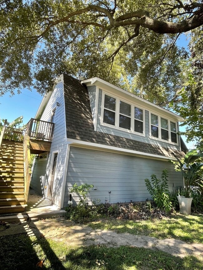 Building Photo - 633 Harvard St Unit 3