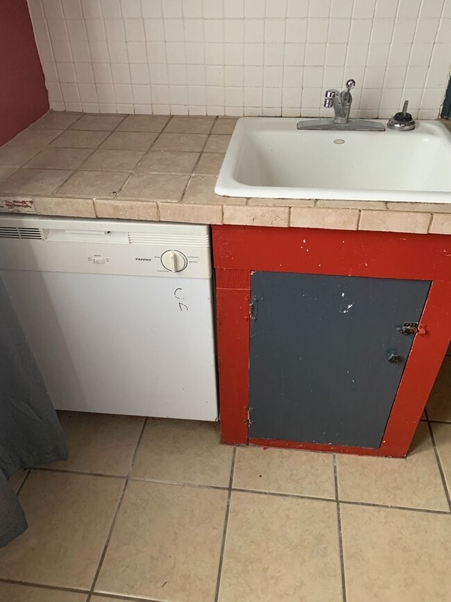 Photo - LARGE HOUSE IN CEDAR FALLS  fenced yard, deck, washer / dryer, central air,