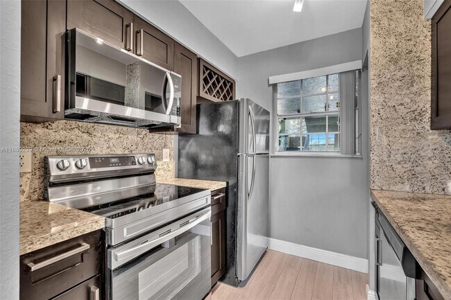 Photo - 2850 N Oakland Forest Dr Unit 204