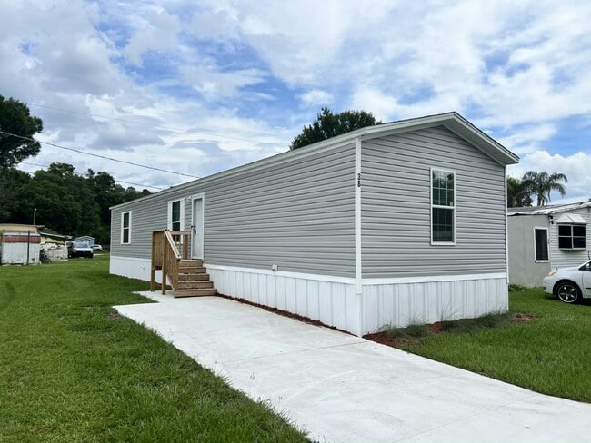 Building Photo - 38 Tower Manor Cir W Rental