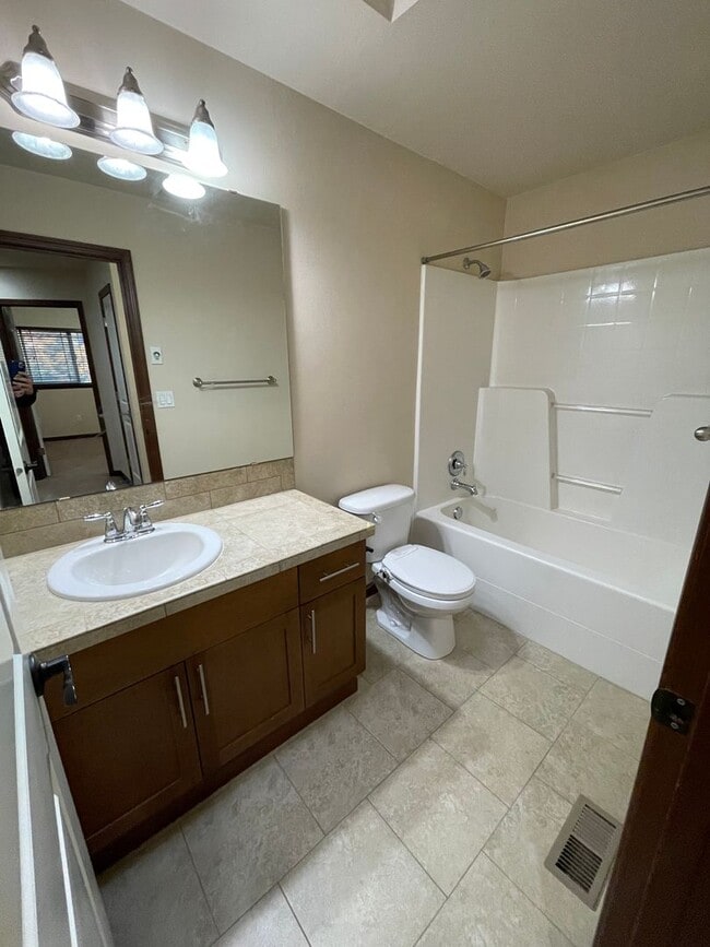 Photo - Gorgeous, Pet Friendly Home Close to Every...