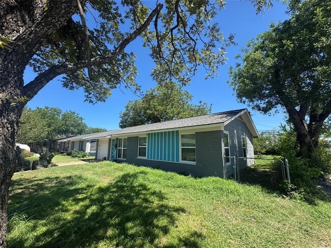 Photo - 1400 Kamar Dr