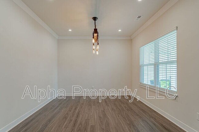 Photo - 921 St Elmos Ct