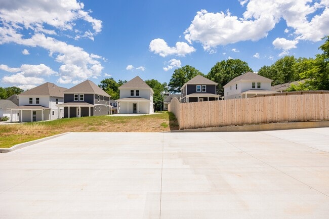 Photo - 136 McCowat St
