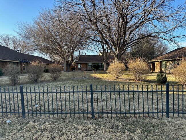 3000 Fleetwood Dr