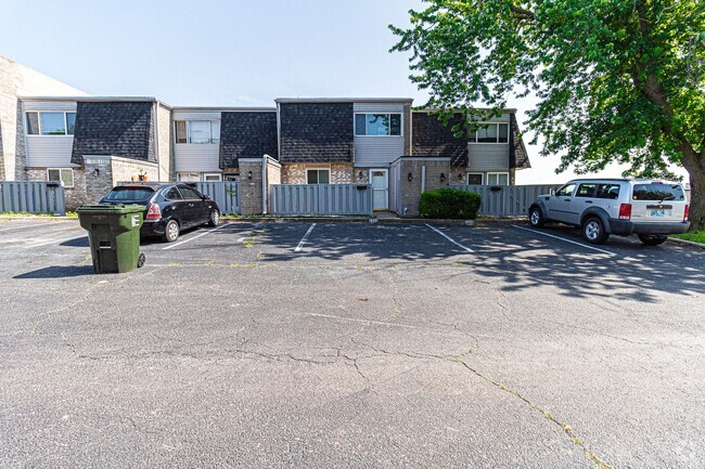 Building Photo - Renovated Condo in Norman!