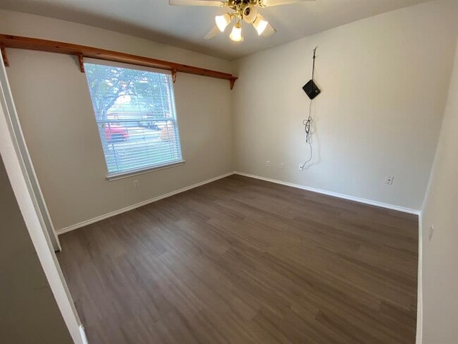 Photo - 258 Western Dr