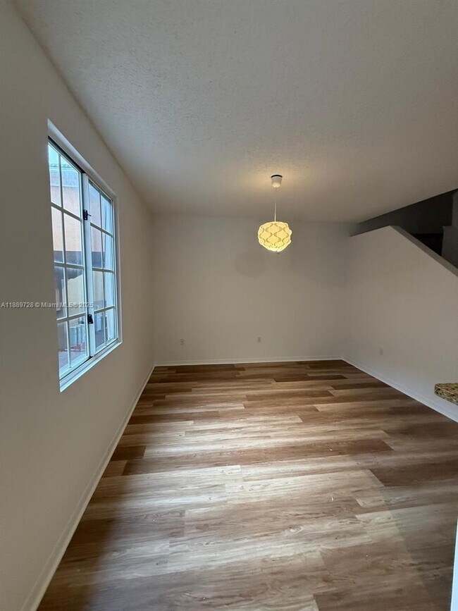 Photo - 2941 NE 185th St Unidad 1302