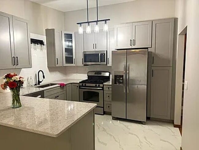 Building Photo - 7431 Rosewood Ln N