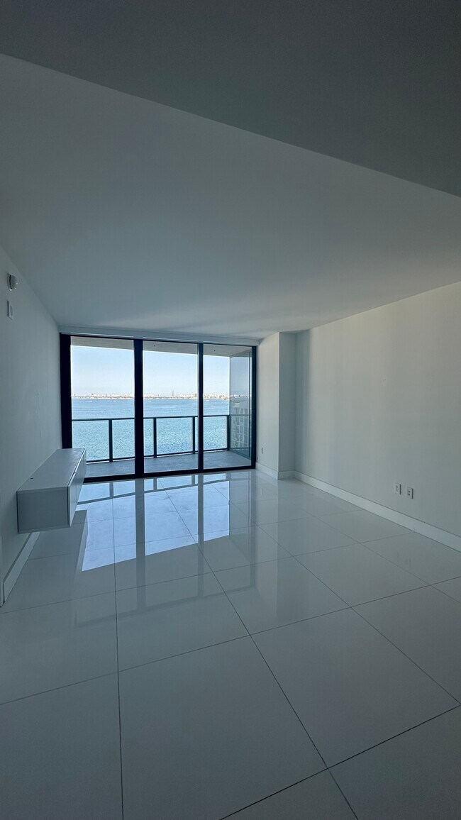 Photo - 808 Brickell Key Dr