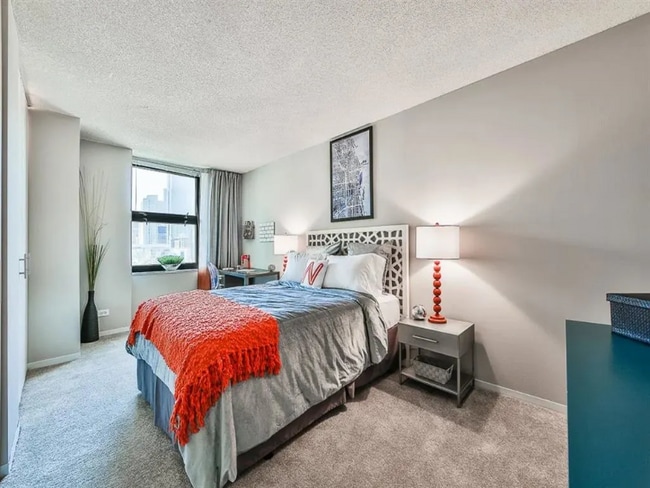 Photo - 678 N Dearborn St