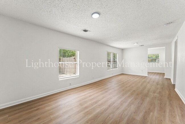 Photo - Renovated 3 Bedroom Home Near Riverside And Avondale