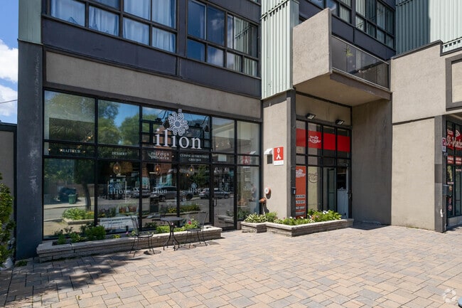 Photo - 5999 Monkland