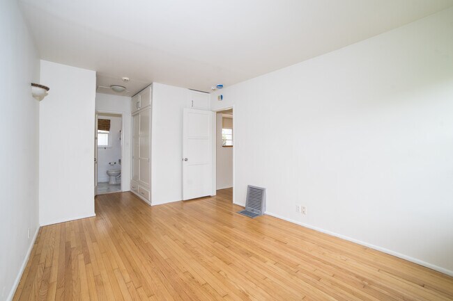 Photo - 3557 Beethoven St