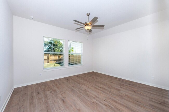 Photo - 16015 Emerald Thistle Ln