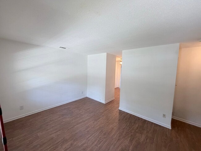 Photo - 538 Royce St Unit 6C