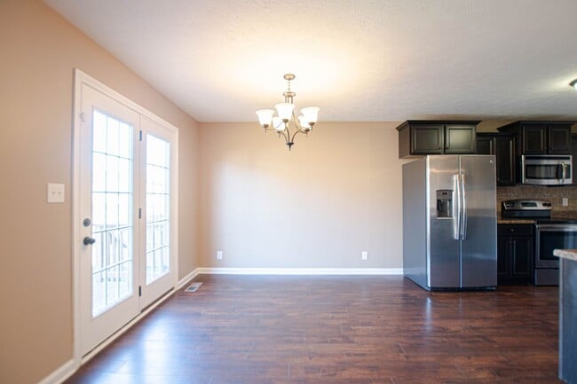 Photo - 613 Fennec Way