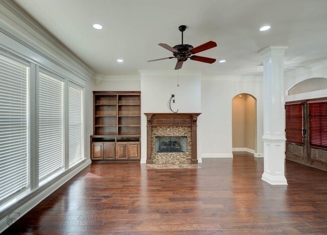 Photo - 520 Falling Water Cir