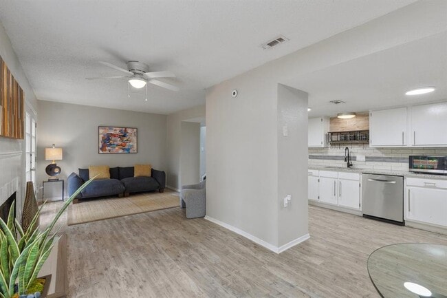 Photo - 6405 Chimney Creek Cir Unit B
