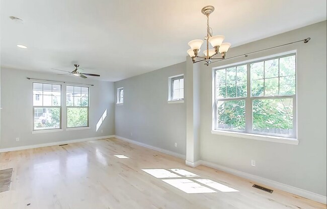 Photo - 2615 Elmira St