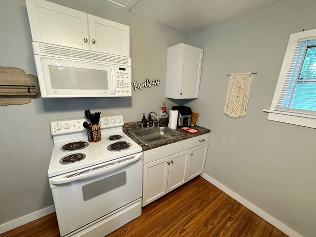Photo - 2015 Beaver Ln