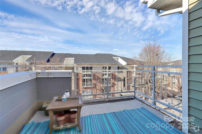 Building Photo - Modern Condo for Rent – Walk to NoDa & Lig...