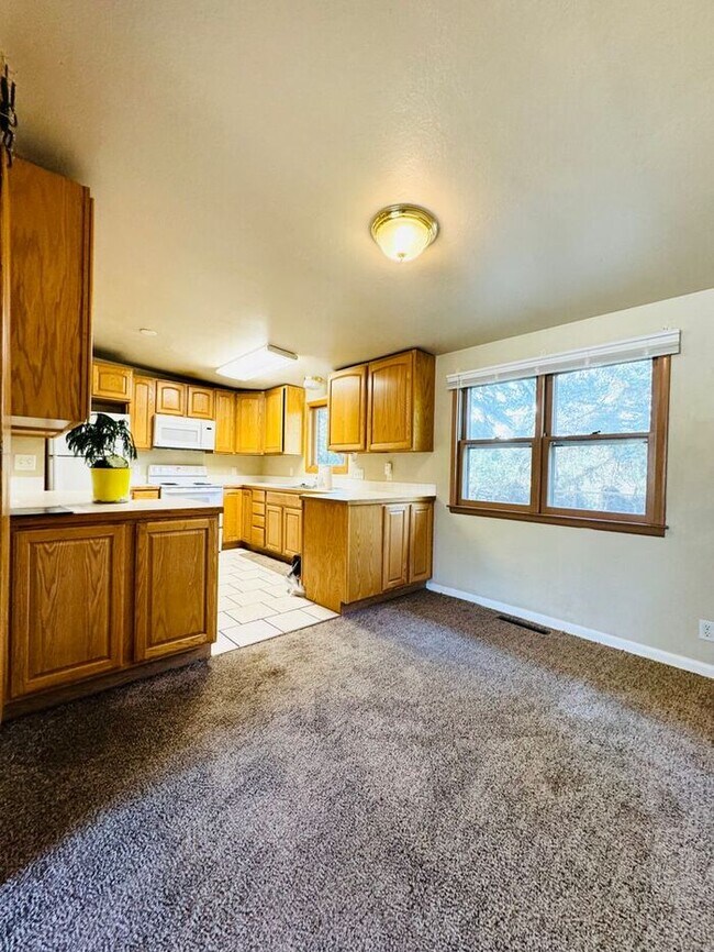 Photo - Spacious 4 bedroom house close to CSU!
