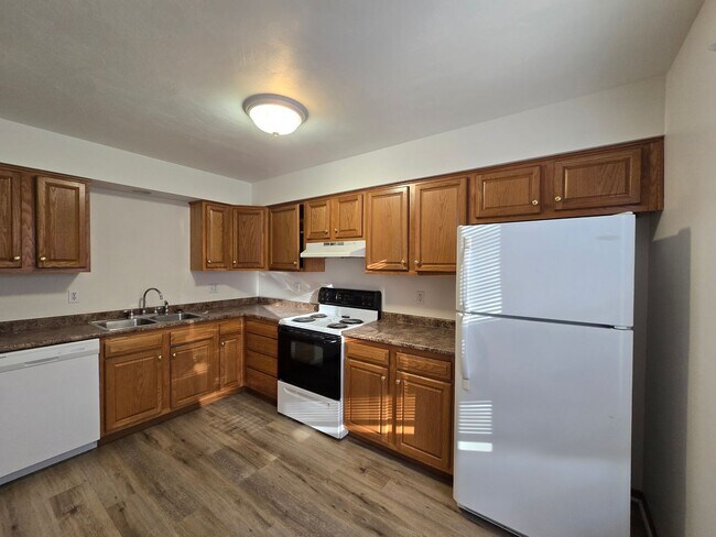 Photo - Large 2 Bedroom Townhouse - Burrell School District - Next to Hill Crest Country Club