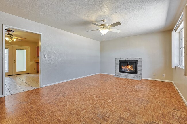 Photo - WALK TO ASU. 6 Bed 4 Bath right near campus