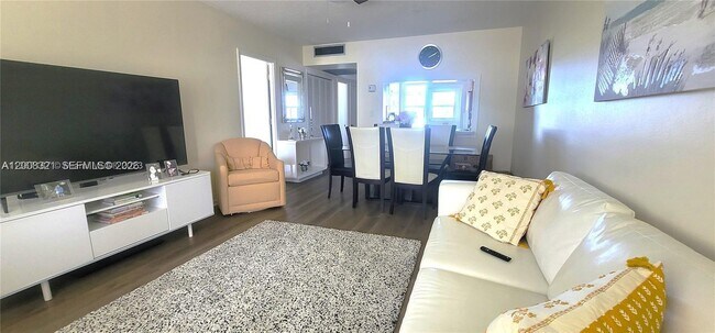 Photo - 2200 Park Ln Unit 302